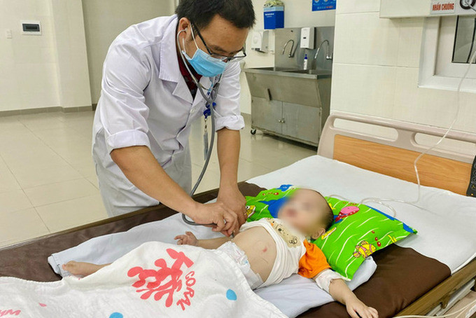 Quảng Ngãi: Cứu sống bé 9 tháng tuổi bị sặc sữa nguy kịch