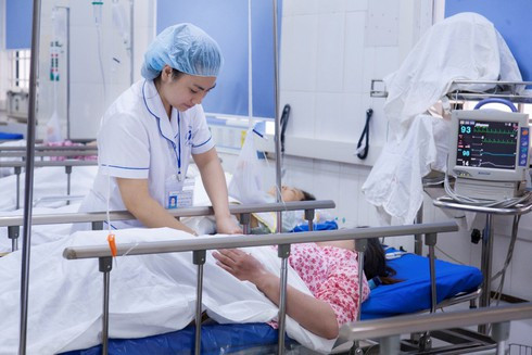 Hà Nội: Bệnh nhi 12 tuổi có dị vật trong âm đạo