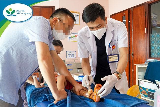 Những lưu ý an toàn để cha mẹ phòng tránh tai nạn thương tích cho trẻ khi sử dụng cửa trượt tự động