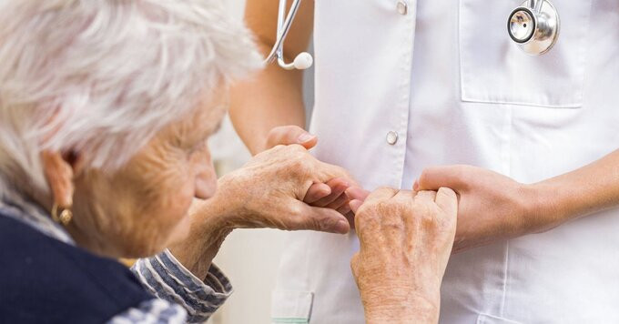 Triệu chứng, nguyên nhân và cách điều trị bệnh Parkinson
