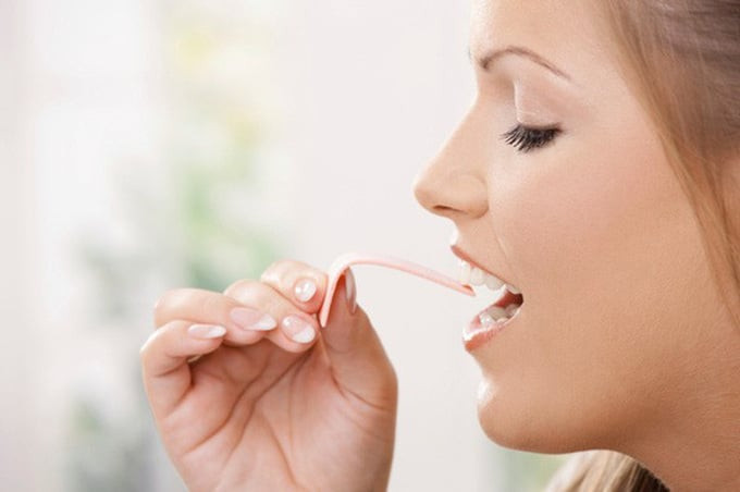 Ăn vặt bằng việc nhai kẹo cao sau có giúp giảm cân?