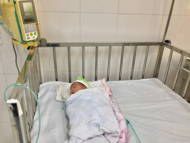 Cao Bằng tiếp nhận ca bệnh sơ sinh bị uốn ván sau khi sinh tại nhà