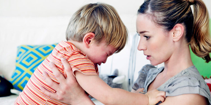 Trẻ nhỏ dễ cáu kỉnh hơn khi mẹ gặp khó khăn trong việc điều tiết cảm xúc