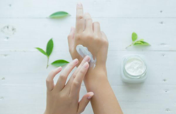 Tự làm kem dưỡng ẩm cho da nhờn với các thành phần cơ bản trong nhà bếp