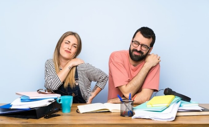 Đau vai và cổ được báo cáo là vấn đề sức khỏe liên quan đến nghề nghiệp phổ biến nhất