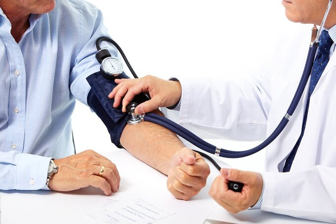 Người bị bệnh huyết áp cao không nên làm 3 điều này khi thức dậy