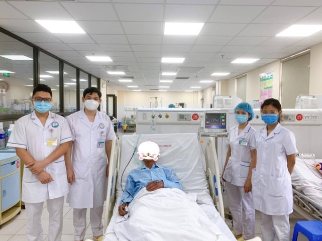Hoà Bình tiếp nhận và điều trị cho 8 trường hợp bị rắn cắn