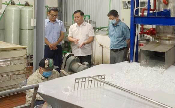 Hà Nội thanh tra, kiểm tra các cơ sở sản xuất, kinh doanh nước đóng chai, đóng bình, đá dùng liền