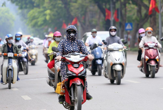 Dự báo thời tiết ngày 25/6: Hà Nội nắng nóng, chiều tối và đêm có mưa rào và dông