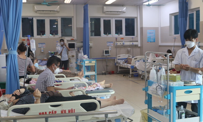 Hà Nội: Số bệnh nhân cao tuổi mắc xuất huyết não và viêm phổi nặng nhập viện gia tăng do nắng nóng gay gắt