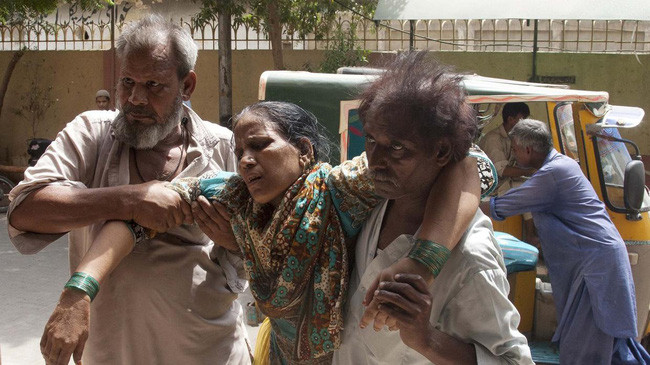Pakistan: Người dân vật lộn với nắng nóng 49 độ C