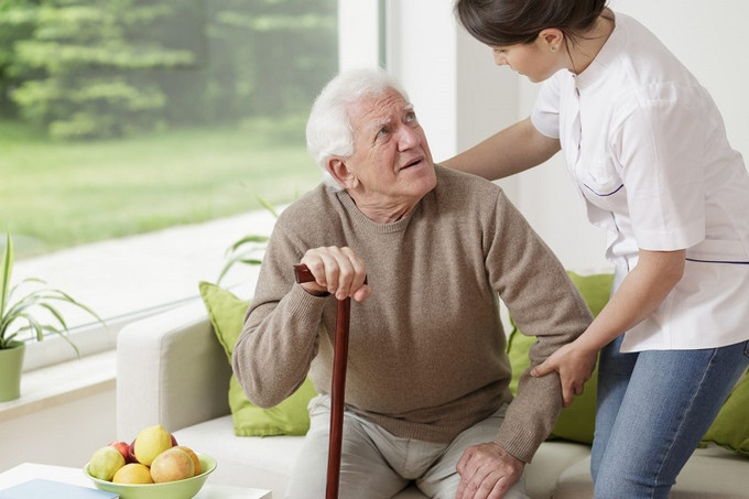 Dấu hiệu tiềm ẩn của bệnh Parkinson trong tư thế của bạn