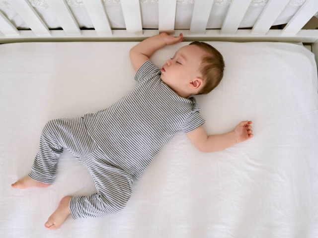 Làm thế nào để giúp trẻ sơ sinh có giấc ngủ an toàn?