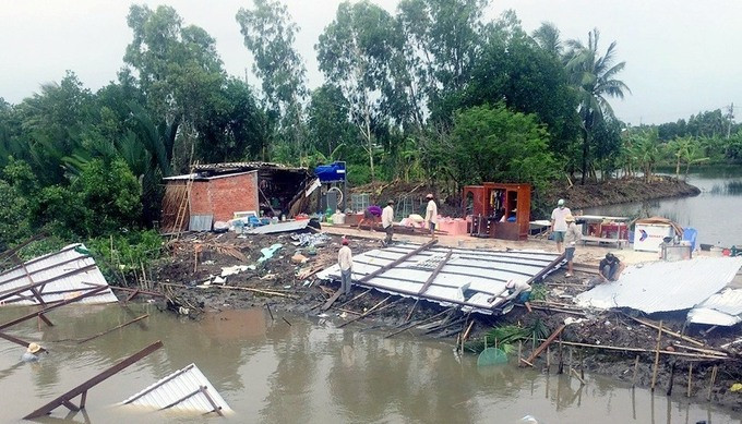 Cà Mau xảy ra trận dông lốc làm sập và tốc mái hàng trăm căn nhà