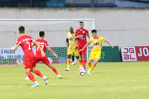 V.League 1 - 2022: Hoà Nam Định trên sân nhà - Đông Á Thanh Hóa nguy cơ tụt sâu hơn trên bảng xếp hạng
