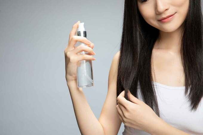 Cách làm xịt dưỡng tóc với tinh dầu hoa oải hương và hương thảo