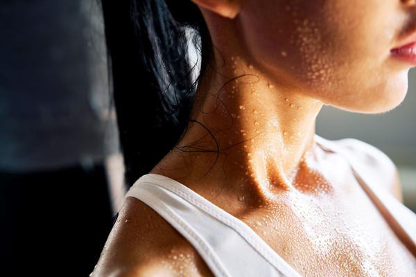 Cần cẩn trọng trước tình trạng đổ nhiều mồ hôi