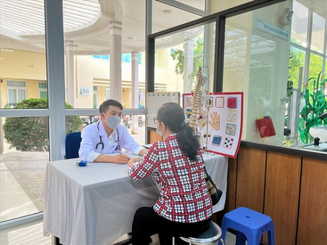 Đà Nẵng khám và tư vấn bệnh miễn phí cho người cao tuổi