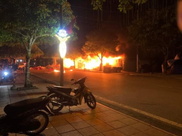 Quảng Ninh: Cháy lớn tại dãy nhà ở TP Móng Cái gây thiệt hại nhiều tài sản