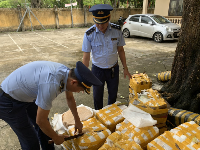 Yên Bái phát hiện xe ô tô vận chuyển 5.000 kg khoáng sản để đi tiêu thụ