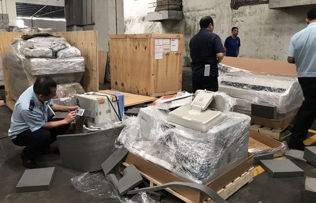 TP. HCM khởi tố, bắt tạm giam cựu cán bộ Phòng Cảnh sát Kinh tế vì tội buôn lậu