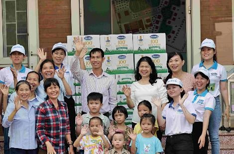 Vinamilk và Quỹ sữa Vươn cao Việt Nam tổ chức nhiều hoạt động đồng hành nhân dịp 15 thành lập