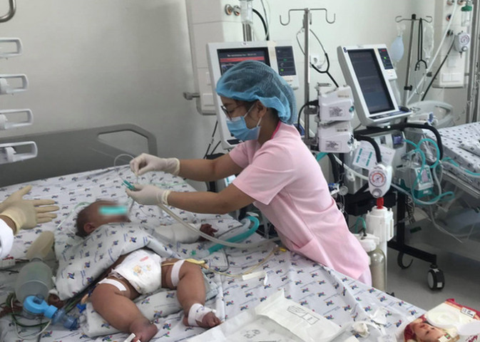 TP. HCM cứu sống nhiều trường hợp sốc sốt xuất huyết nặng ở trẻ nhũ nhi
