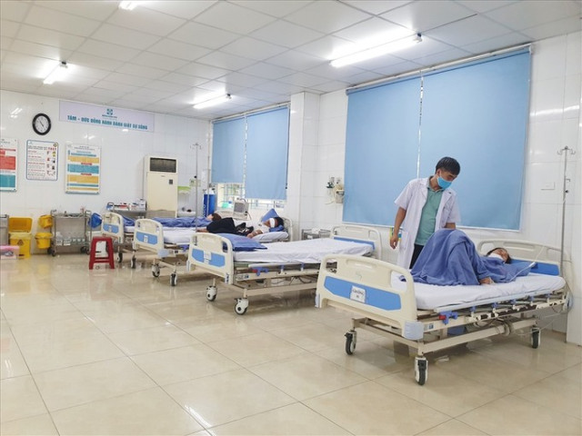 Đà Nẵng thanh tra đột xuất 2 quán ăn khiến đoàn du khách 24 người bị ngộ độc thực phẩm