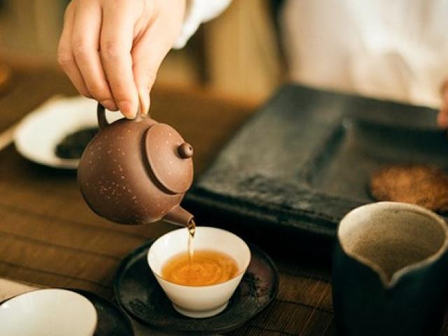 Uống trà khi bụng đói vào buổi sáng gây ra nhiều tác hại cho sức khỏe