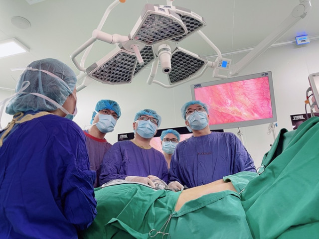 Những yếu tố nào dẫn đến việc tăng tiết mồ hôi cơ thể và việc tăng tiết mồ hôi có được coi là bệnh lý?