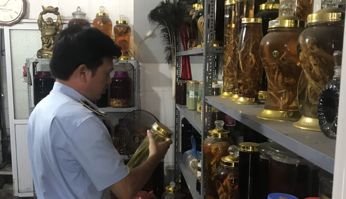 Hà Nội thu giữ số lượng lớn rượu ngâm không rõ nguồn gốc xuất xứ