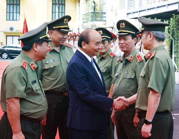 Chủ tịch nước Nguyễn Xuân Phúc đến thăm và làm việc với Cục An ninh kinh tế