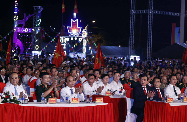 Chủ tịch nước Nguyễn Xuân Phúc dự Lễ kỷ niệm 50 năm chiến thắng Cấm Dơi