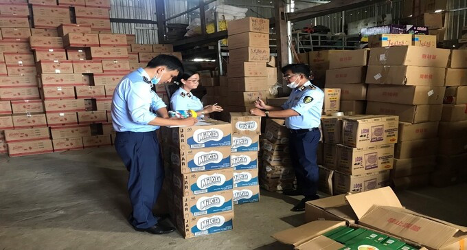 An Giang phát hiện và tạm giữ 12.000 bánh pía và hàng trăm hộp kẹo Milkita do nước ngoài sản xuất