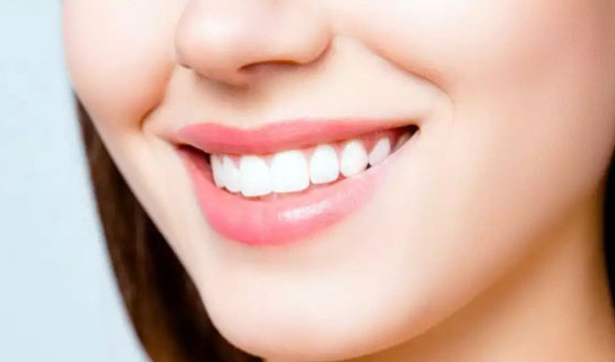 Mẹo giúp răng trắng sáng tự nhiên