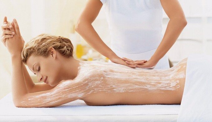 Cách khắc phục mụn lưng hiệu quả dành cho phái đẹp