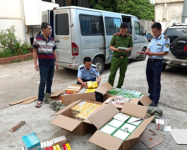 Lạng Sơn phát hiện xe ô tô vận chuyển thuốc tân dược không rõ nguồn gốc xuất xứ