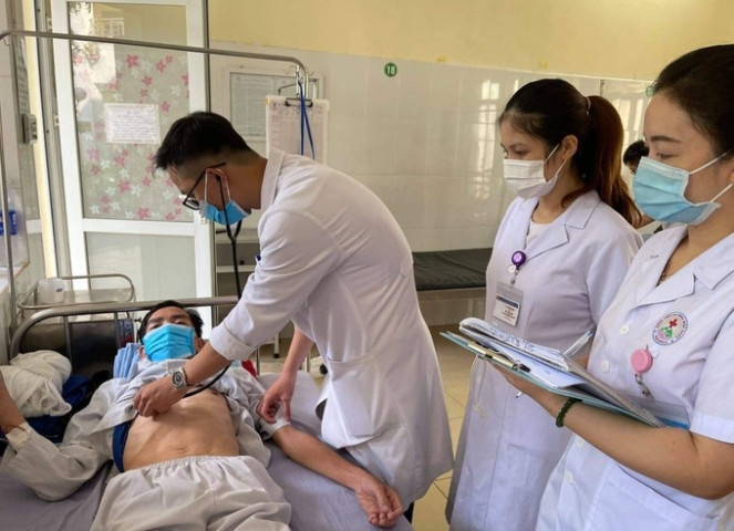 Sơn La: Hai mẹ con bị ong tấn công khiến mẹ không qua khỏi, con cấp cứu