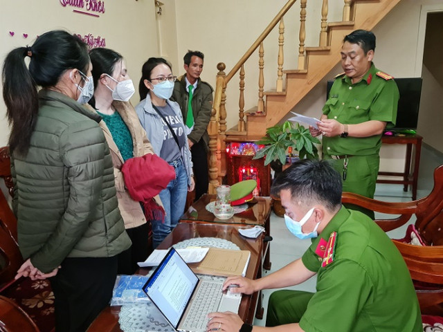 Bắt tạm giam 2 cán bộ thuộc CDC Lâm Đồng vì liên quan đến Công ty Việt Á