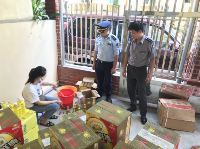 Hà Giang giám sát tiêu hủy 4.644 sản phẩm thực phẩm nhập lậu