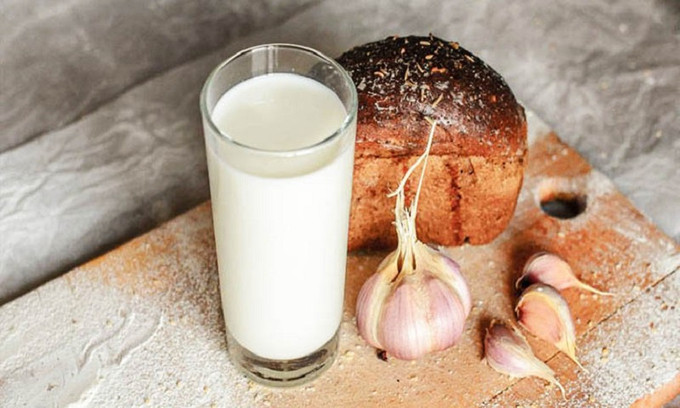 Lợi ích khi cho tỏi vào sữa