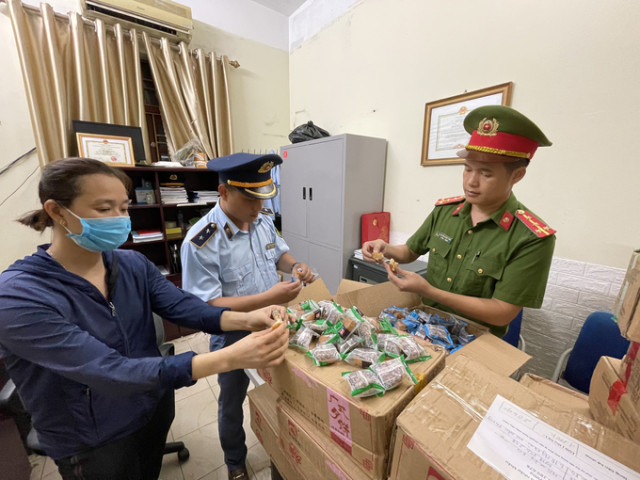 Bắc Giang thu giữ 2.200 chiếc bánh Trung thu không rõ nguồn gốc, xuất xứ