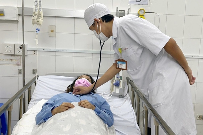 Cần Thơ điều trị biến chứng viêm cơ tim cho bệnh nhân nữ bị sốt xuất huyết