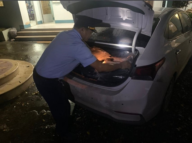 Long An: Ngăn chặn vụ vận chuyển gần 2.000 bao thuốc lá điếu nhập lậu