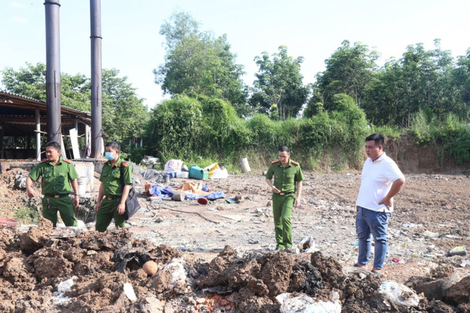 Bình Dương phát hiện cơ sở sản xuất muối chôn lấp hơn 2.100 tấn chất thải gây ô nhiễm môi trường