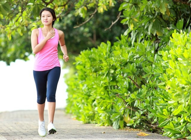 Đi bộ nhanh 5 lần/tuần chống lão hóa não và mất trí nhớ