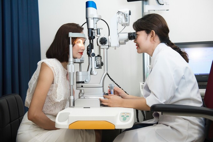 Khám mắt định kỳ quan trọng hơn việc chỉ kiểm tra thị lực
