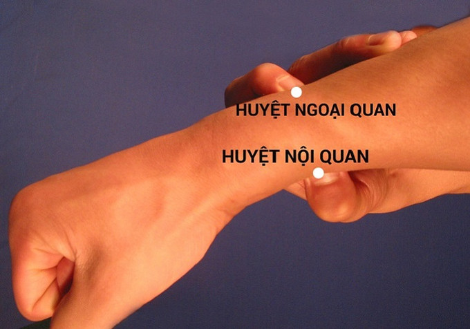 Bấm huyệt Nội Quan chữa đau dạ dày