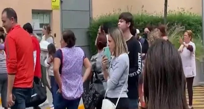Mexico: Động đất 7,6 độ làm rung chuyển khiến người dân lo sợ tháo chạy ra khỏi nhà