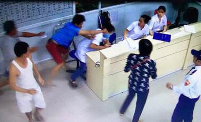 Tình trạng nhân viên y tế bị bạo hành là vấn đề đáng lo ngại